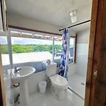 habitacion 401 con ventana al mar